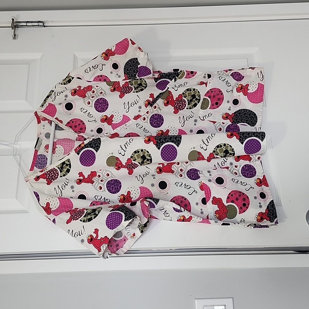Sesame Street Elmo Loves You uniform scrub top